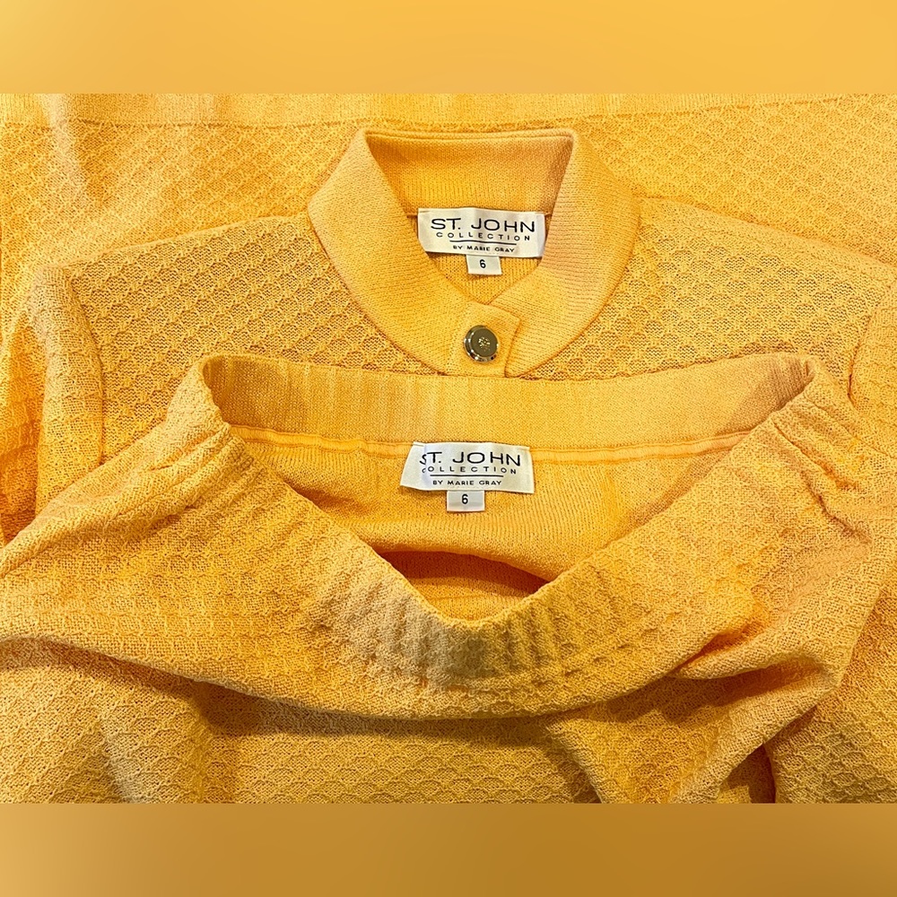 St. John Tangerine Textured Knit, Mandarin Collar, Chain Detail Suit, Size 6 - Picture 5 of 5